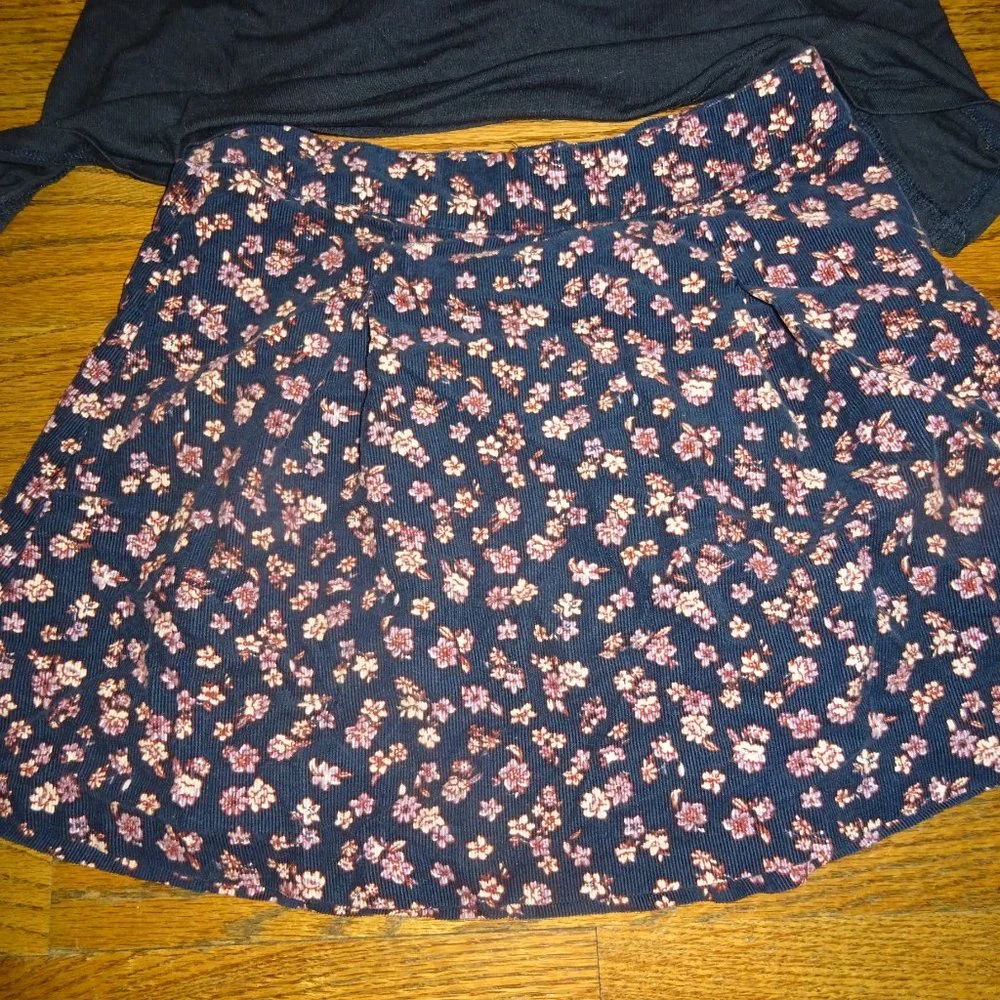 Girls Size Small / Size 6X Navy Skirt with Navy Top